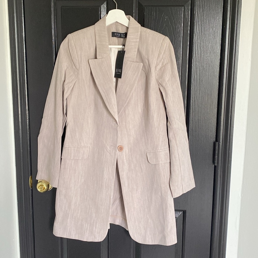 Suits - Picture 2 of 3